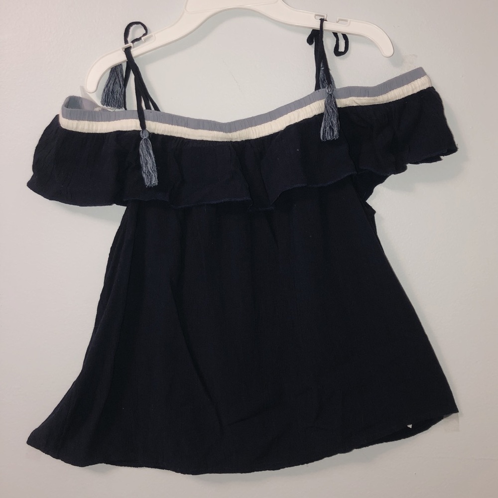 American Eagle, Off the shoulder top